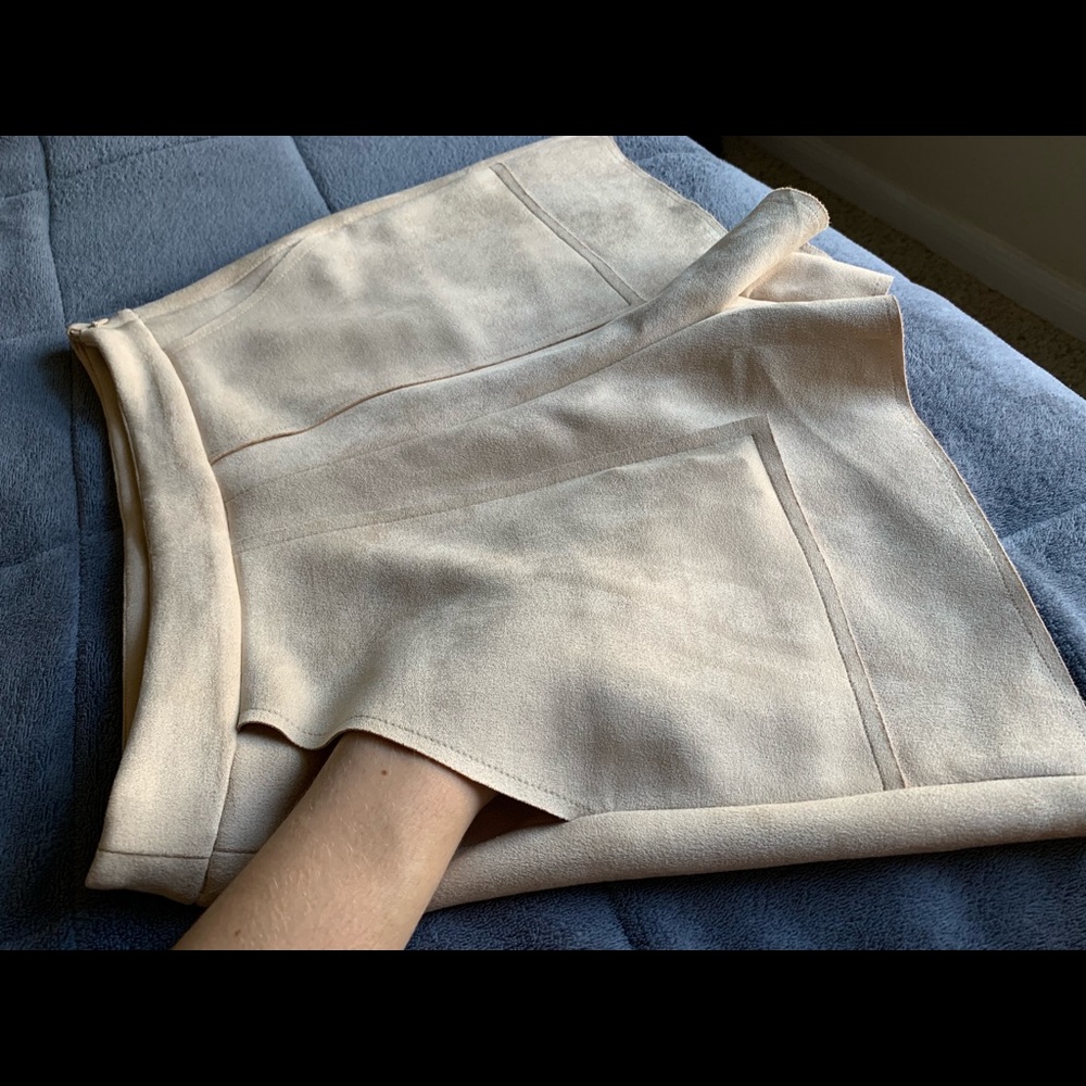 Shorts - Picture 2 of 6